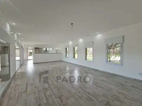 Casa 4 ambientes con 2 baños