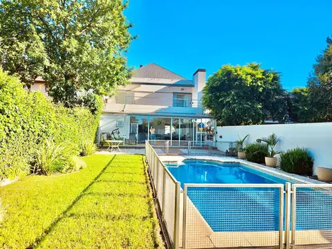 VENTA CASA MINIMALISTA 4 AMB ITUZ PILETA Y QUINCHO