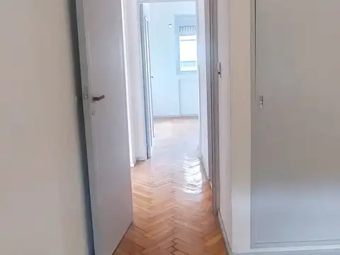 Depto 3 amb, piso 2, frente, luminoso. Balcon