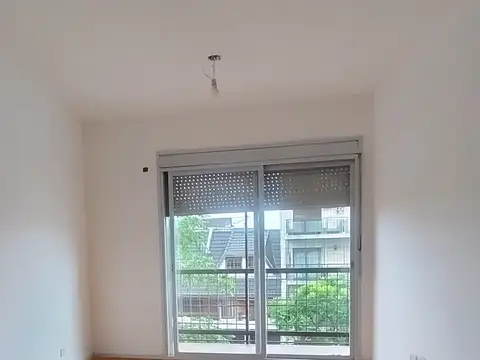 Depto 3 amb, piso 2, frente, luminoso. Balcon