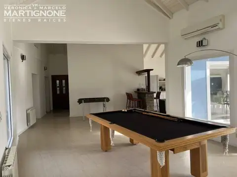 Casa 5 ambientes con 4 baños