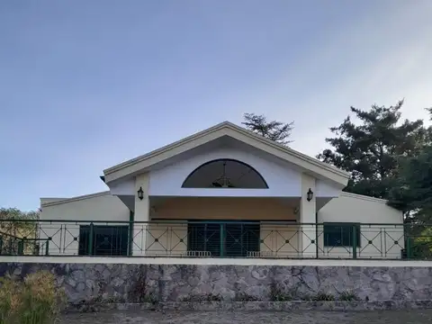 Casa 7 ambientes con 2 baños