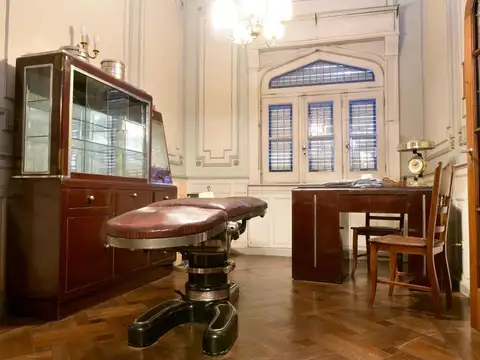 Casa 12 ambientes con 2 baños