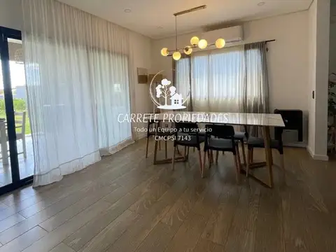 Casa en venta de 4 ambientes y pileta. Barrio Santa Lucia. Pilar del Este. 100