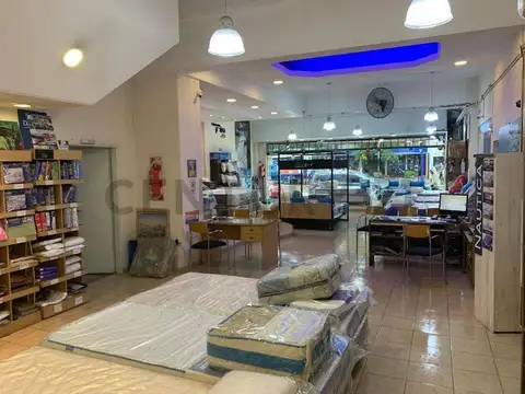 Av. H. Yrigoyen 10100, Piso 0