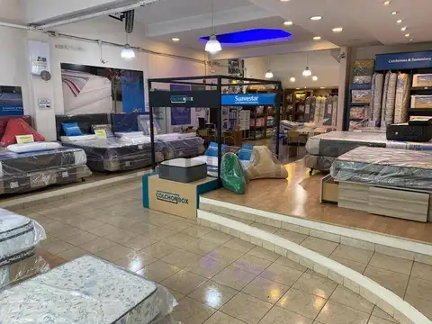 Av. H. Yrigoyen 10100, Piso 0