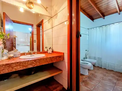 Casa 5 ambientes con 1 baño