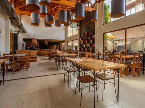 Las Camelias 100, Piso 0