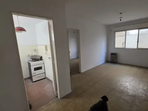 Mariscal Antonio José de Sucre 2300, Piso 1