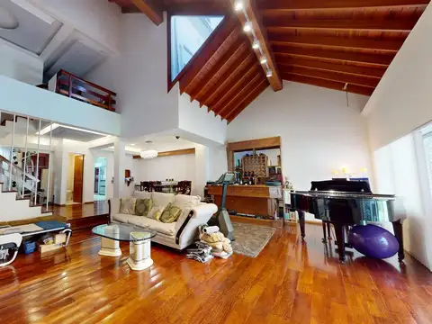 VENTA CASA 7 amb + Cochera + Subsuelo + Jardin en Concordia al 2100