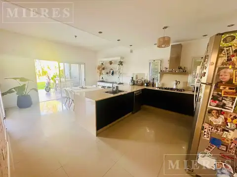 Casa en Alquiler Temporal con 2 cocheras