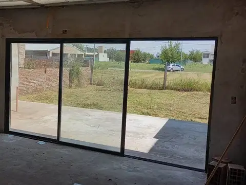 Casa 3 ambientes con 2 baños