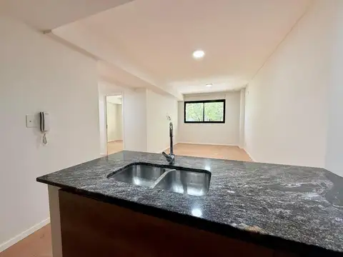 ALQUILER - Departamento de 2 dormitorios con cochera. Centro, Rosario.