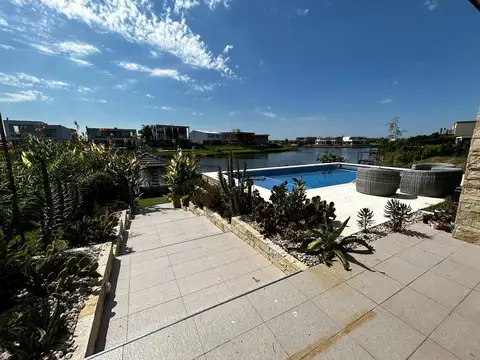 CASA EN VENTA PUERTOS DEL LAGO BARRIO MARINAS ESCOBAR
