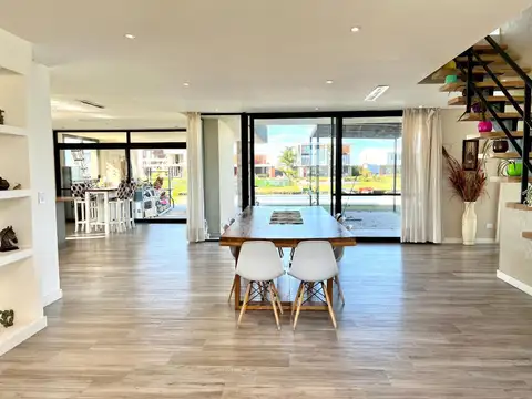 Av. de los Lagos, B1625 Belén de Escobar, Provincia de Buenos Aires