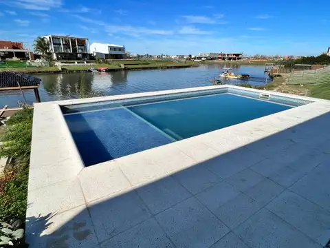 Casa 7 ambientes con 4 baños