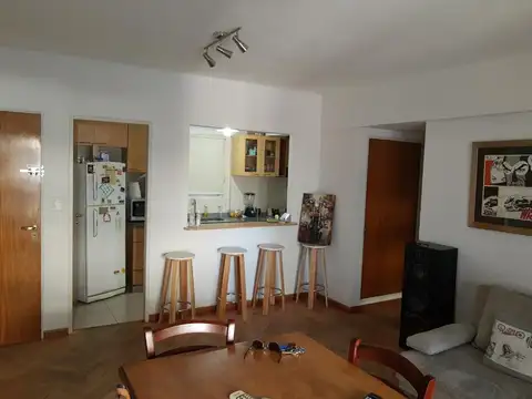 Excelente y Amplio 2 Amb con Gran Balcón Corrido c/ Parrilla