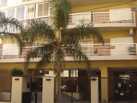 Excelente y Amplio 2 Amb con Gran Balcón Corrido c/ Parrilla