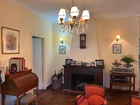 Casa 6 ambientes con 2 baños