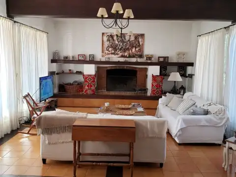 Casa 6 ambientes con 3 baños
