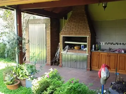 Excelente Chalet en San Justo.
