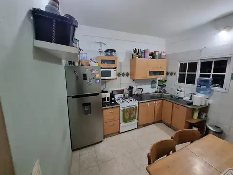 Casa 6 ambientes con 2 baños