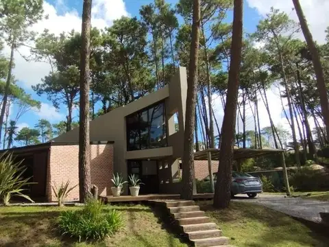 Alquiler, 4 dormitorios Laguna Blanca, AA.