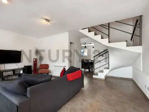 Venta de Duplex 5 ambientes con cochera y quincho, Barrio Zacagnini, Mar del Plata.