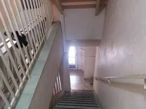 San Cristobal departamento de 1 ambiente, primero por escalera, luminoso, visitalo 