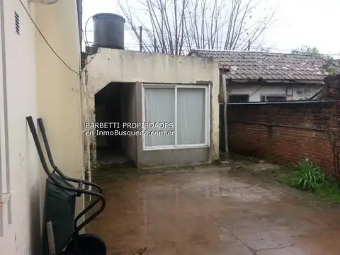 Casa 5 ambientes con 2 baños