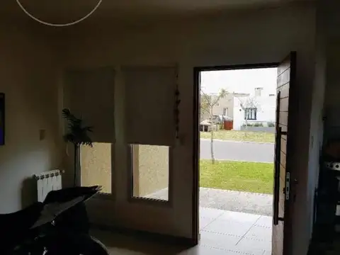 Casa en Venta en Pilar del Este - San Ramon, USD 235.000