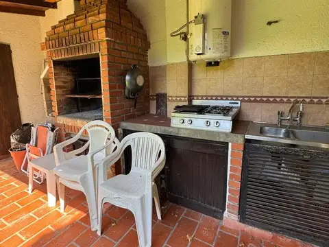 Casa en Venta con 3 cocheras