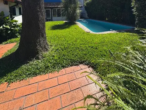 Casa en Venta con 3 cocheras