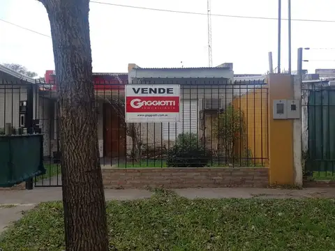 Casa en  barrio Villa del Parque