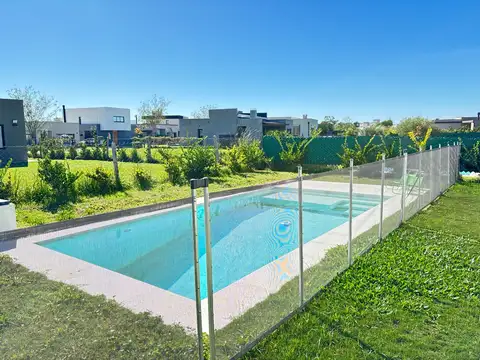 Casa en Venta en Pilar del Este - San Ramon, USD 175.000