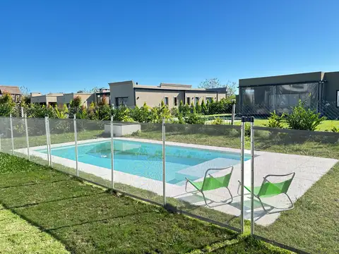 Casa 4 ambientes con 2 baños