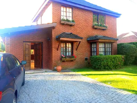 Casa 4 ambientes con 3 baños