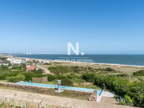 En venta de Apartamento de 2 dormitorios frente al mar en Lomo de la Ballena – Punta Ballena