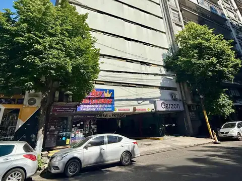 AMPLIA COCHERA EN VENTA! CORDOBA Y PARAGUAY - APTO CAMIONETAS