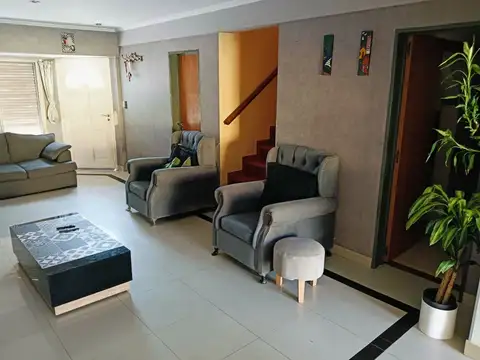 Venta Casa 7 ambientes con pileta, en Tapiales