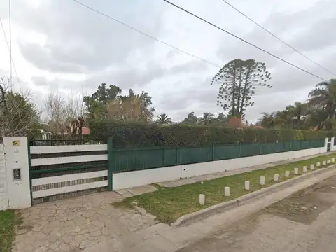 Casa Quinta 260 m² en 2.505 m² de tierra - Quincho c/ parrilla y pileta de natación  Villa Luzuriaga