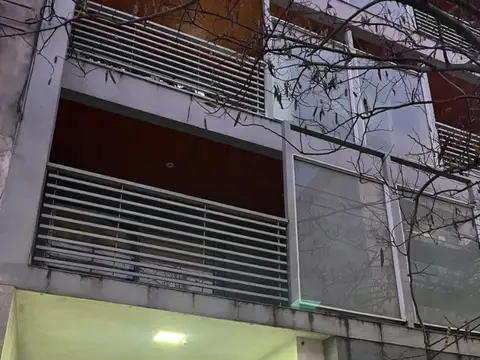 Semipiso 2 ambientes al frente con balcon y cochera