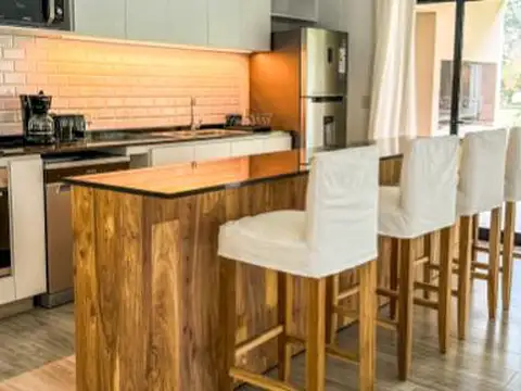 Casa 5 ambientes con 4 baños