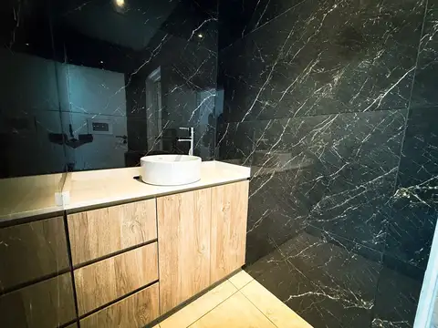 Casa en Alquiler con 2 cocheras