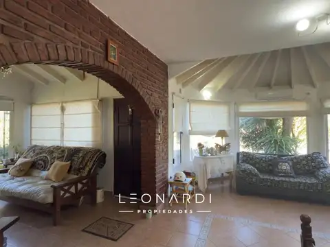 Casa 4 ambientes con 2 baños