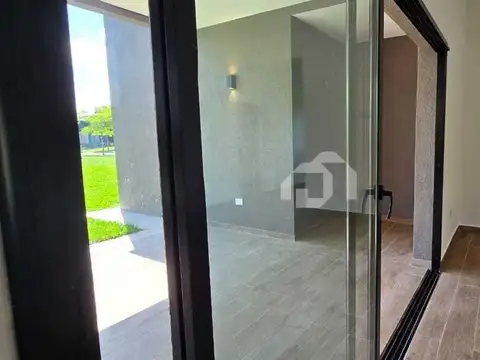 Casa en Venta en Pilar del Este - San Ramon, USD 198.000