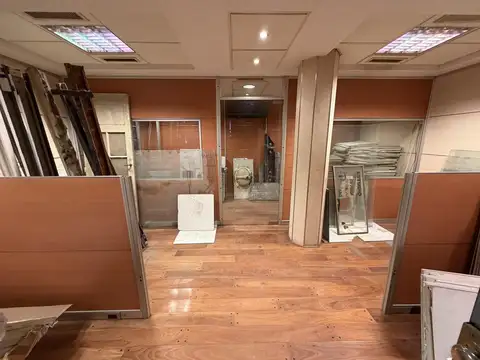 Oficina 6 ambientes con 2 baños