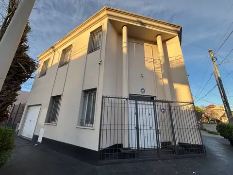 Depto Tipo Casa en Venta con 1 cocheras