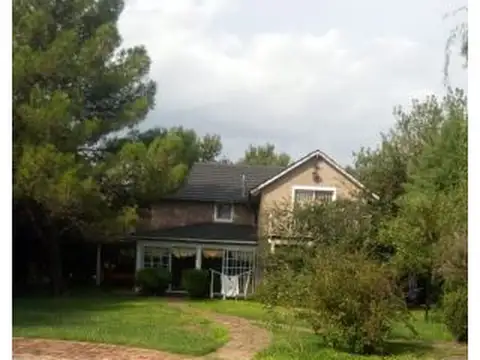 Casa en Venta con 3 cocheras