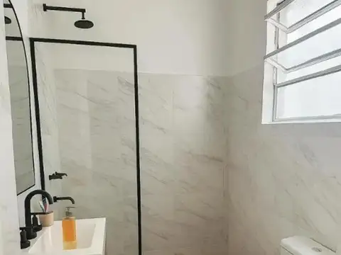 Dpto 2 Amb con Oficina Independiente y Patio Ubicación Única